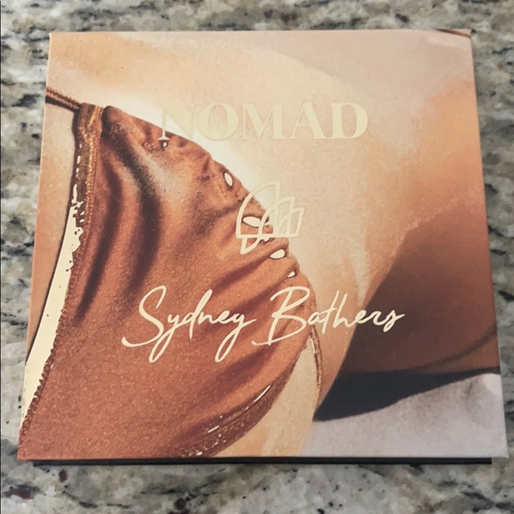 NOMAD Sydney Bathers Kiss of Sun palette.